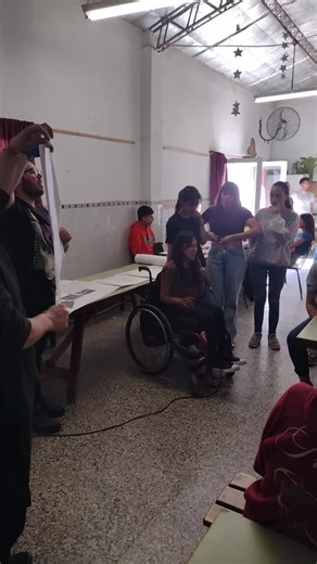 Semana de las Artes. Articulación entre Secundaria N*13, EE Técnica N*2 (ex Industrial) y Secundaria N*17. Visitamos Secundaria N*13. La actividad fue coordinada por los profesores de artística de las tres escuelas. Hubo talleres de música, baile, diseño de afiches con materiales reciclados. Luego, se gestó el espacio para compartir una merienda. Por nuestra escuela fueron estudiantes de 3*1*, 3*2* y 2*2*. Gestar vínculos saludables, ofrecer espacios de participación y convivencia. Pensar y hace