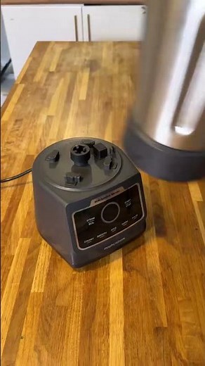 Did you know this easy hack to quickly clean your blender? 🧼