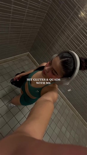 guys i havent recorded my workouts in forever!! Ever since i got told i wasnt allowed at my other gym so lmk what yall think!!🥲 #gym #glutesandquads #legday