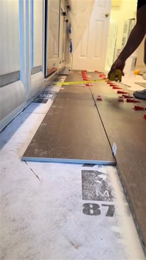 Eliberto funes on Instagram: "Use this technique to make your cuts precise and closed on the walls"