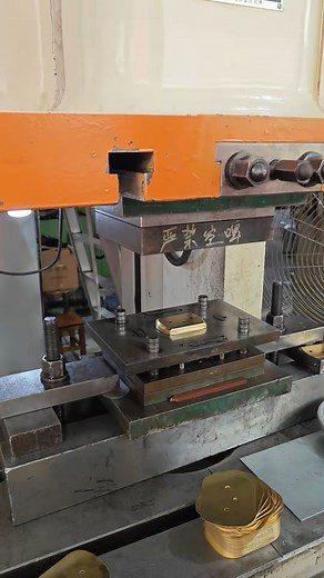 Hydroforming vs.stamping: 5 Key Differences, Which Is Right For Your Project? For the selection of a process for manufacturing metal parts, engineers are typically faced with a basic compromise: how to find the optimal balance between design freedom, efficiency, and cost? This is the basic diference between stamping and hydroforming, two traditional technologies., Stamping offers cost advantages in its high efficiency and high throughput, yet the expense of dedicated tooling renders it more suit