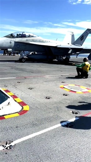 What Is This High-Speed Shuttle and Why Does It Create Steam? #fighterjet #shortsfeed #shorts