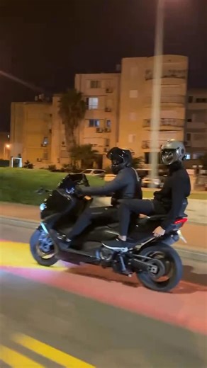 𝑺𝑰𝑴𝑶._𝒁𝑨𝑯𝑰𝑹𝑰🌍🥇 on Instagram: "#yamaha ❤️"