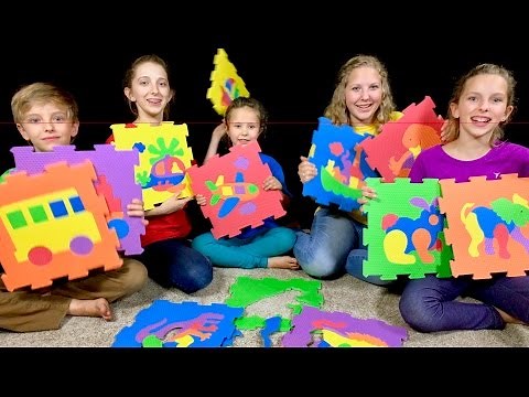 Learn English Colors! Engines and Animals Floor Puzzle colors with Sign Post Kids!