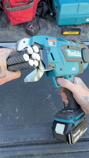 4.1M views · 9.5K reactions | The deep capacity rebar doesn’t just have more capacity but it also get ma the bar tighter, you can see it suck together on that first tie•There is 7 pieces of 15mm here•I get a lot of comments about it would be a pain to load but it’s super simple and takes no time Makita Tools USA Makita Canada ...#tools #construction #concrete #rebar #makita #makitapartner | Kruger Construction | Facebook