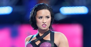 Demi Lovato Rocks VMAs Performance Of 'Cool For The Summer'