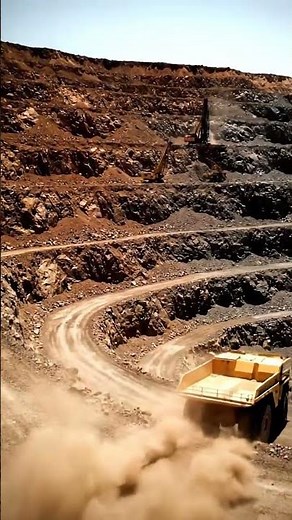 Giant Mining Truck in Action! 🚧 Haul Truck Dominates the Open Pit Mine