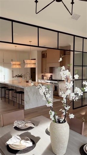 Transitional kitchen design #kitchen #elegantkitchen #designkitchen #lifeisbutadream