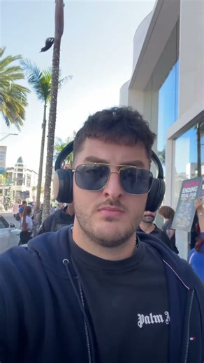 Ο ITSONLY κυκλοφορεί με security στο Los Angeles