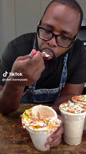 Fruity Pebbles Marshamallow Ice Cream Cup #shorts #food #recipe full recipe 👇🏿 Fruity Pebbles Marshmallow Ice Cream Cups Yield: 4–6 ice cream cups TOOLS NEEDED Clear plastic cups Mixing bowls Electric hand mixer Rubber spatula Microwave-safe bowl Popsicle sticks Spoon or piping bag --- ICE CREAM FILLING Ingredients 2 cups cold heavy whipping cream 3/4 cup sweetened condensed milk 1 cup Fruity Pebbles cereal, lightly crushed 2 tablespoons caramel sauce 1 teaspoon vanilla extract or vanilla bean