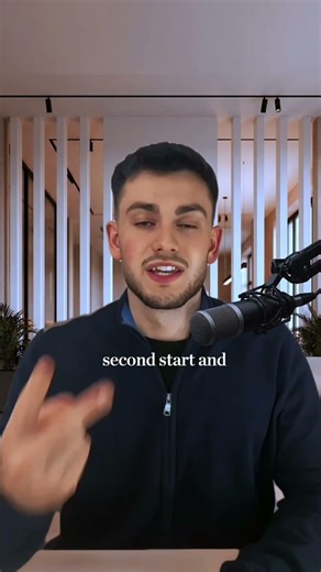 Kling O1 transitions, no prompt needed.