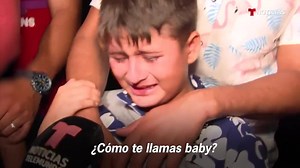 LARGOS DÍAS SIN COMER | Un niño junto a su padre relata el duro camino que tuvieron que pasar para llegar a Estados Unidos. La difícil situación que se vive en Honduras hace que estas personas tomen la decisión de ir en busca de una mejor vida al país norteamericano. 📱La Voz de Xela / Miguel Pérez 📹 Telemundo | La Voz de Xela