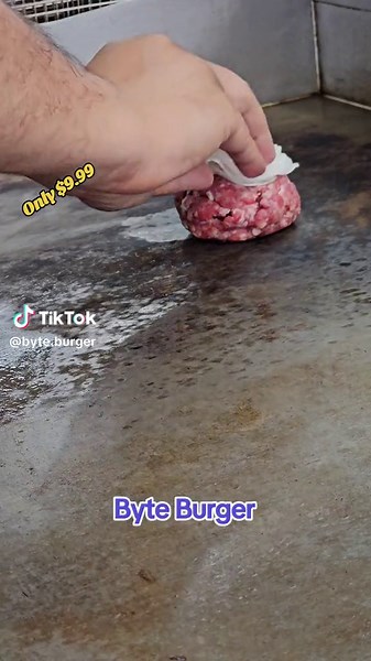 Onion smashed Cheese Burger $9.99 Make it double, triple, quadruple your choice 🤩🔥 Byte Burger Order Now: 151 Lincoln Road, Henderson www.byteburger.co.nz #smashedburger #freshlygrilled