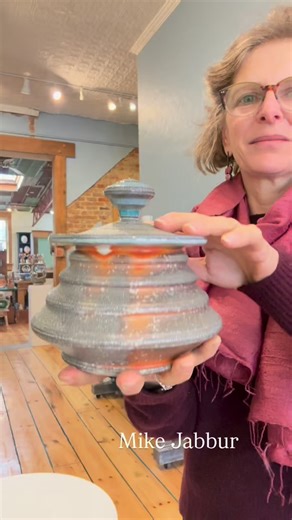 Designed for everyday use in domestic settings, these elegant forms feature stunning surfaces. Each pot invites you to touch it, fill it, and make it part of your home. @mikejabbur | In Tandem Gallery