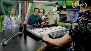 131K views · 32 reactions | ¡NADIE LO ESPERABA!  León anuncia a través de un programa de radio que no será más cantante de la orquesta y presenta en sociedad a Simón, pero la cosa no queda allí ya que el conductor del programa pide que Simón cante  ¡AY MAMITA! . Encuentra más momentos como este AQUÍ ► https://bit.ly/3ytDuY3 Mira #LuzDeLuna2 en América tvGO ► https://bit.ly/ldlfbtvgo | América Televisión | Facebook