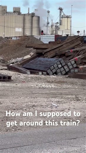 Union Pathetic Railroad 10am sh-theel committing illegal crew change during holiday travel