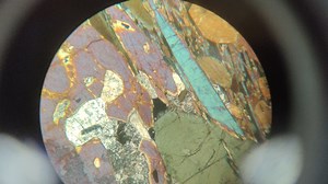 角闪绿泥石片岩