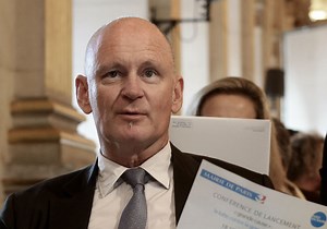 Affaire Christophe Girard : accusé d’abus sexuels, le parquet de Paris ouvre une enquête - Elle