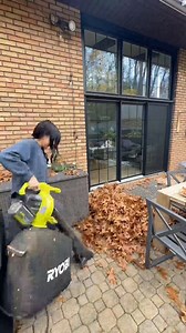 Leaves 🤝 40V Vac Attack Leaf Mulcher Ditch the plastic bags and shred up to 16 bags of leaves with this powerful 2-in-1 vacuum and mulcher. Explore >> bit.ly/3fY8wAv 📸: Newbuild Newlyweds | RYOBI TOOLS USA