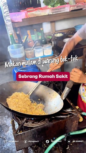 Makan malam di warung tek tek, sbrang rumah sakit
