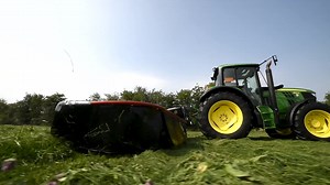 The #Vicon range of rear mounted plain mowers features a complete array of configurations ranging from the smallest 1.6m side mounted model, to a 9.5m high performance triple mower. 💪 | Vicon UK