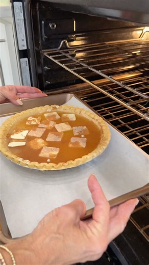 Apple Juice pie!!! It works! 😱🍎 this is a crazy recipe, but it really works and tastes amazing, try it out for yourself | Janelle & Kate