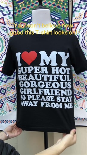 Simple yet stunning—this tee adds the perfect touch to any outfit. Ideal for holiday photoshoots too! #PhotoReadyTee #FestiveMoments #TeeStyle #OOTD