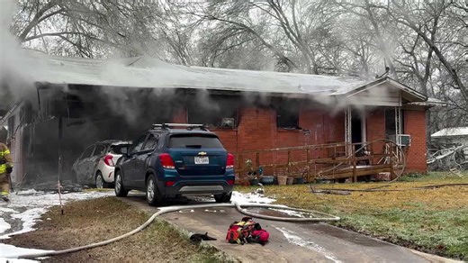Lufkin firefighters battle Warren Street house fire amid freezing weather