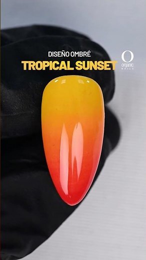 Tropical Ombré nail design.💛