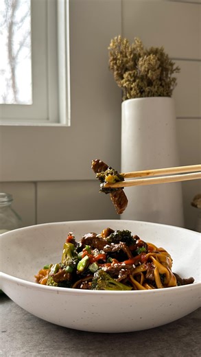 Samantha Montgomery | Saucy Beef & Broccoli Ramen🥦 This one is a MUST make, especially if you are looking for a simple and delicious dinner that comes together... | Instagram