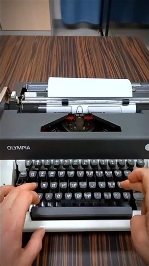 Vintage Gifts: Underwood 315 and Olympia typewriters (with ASMR!) + Majestic stereo 🎁