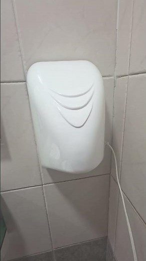 The worst #handdryer i filmed in my life