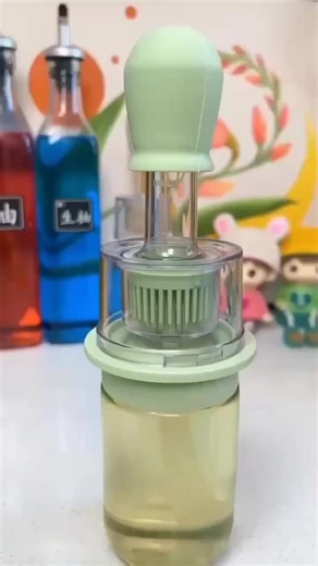 Sleek Oil Dispenser Bottle for Precision Cooking