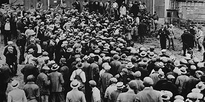 Podcast: The Penny Auctions of the Great Depression and resistance in Chicago today