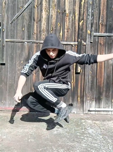 Hardbass Fun with Adidas: Tripoloski Vibes