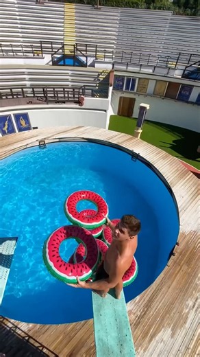 Diving with float swimg rings😎💪