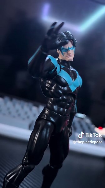 Mafex Nightwing Action Figure Showcase