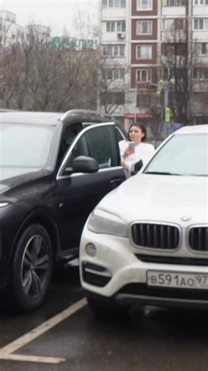 Егор Ясников on Instagram: "Поймали невероятную @_tatiana_ten_ у неё нетипичный для девушек бизнес: производство и продажа мебели. Она рассказала, как вырасти от рядового сотрудника до директора, затем открыть собственный бизнес и какой навык лучше всего помогает в продажах. Полное интервью скоро на YouTube-канале Егор Ясников 🔥"