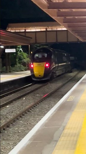 GWR Great Western Railway Train Departure from Stroud Station in Gloucestershire #gwr #Trainspotting