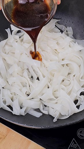 Easy 15-Minute Beef Chow Fun Recipe You Can Try