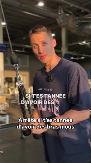 Avoir des bras mous, c’est tannant… Pense toujours à aligner le câble avec ton muscle et le mouvement si tu veux bien travailler. Surtout contrôle la vitesse! #hyperformcoaching #fitness #pertedegras #training