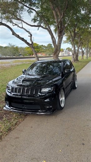 KIKI on Instagram: "what a view! #trackhawk #jeep #srt"