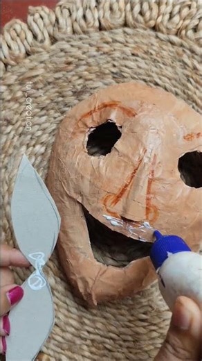 Facemask by balloon | SantaClaus facemask making #santaclaus #balloon #diy #facemask #newspaper