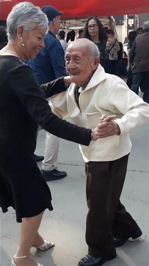 Hermelinda and Don Rafita dancing with soul and heart💃🕺🏿🎶😃#foryou#mexico