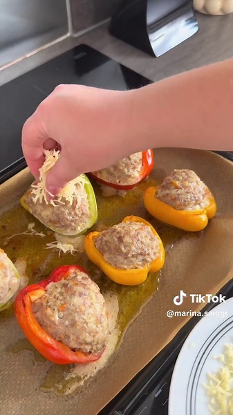 This stuffed capsicum recipe calls for a savoury mince and rice mixture that tastes even better than it looks. Baked until they soften, this stuffed capsicum recipe is one dinner you’ll be making on repeat! #готовимдома #foodtok #рецептыtiktok #dinnerideas #cookwithme