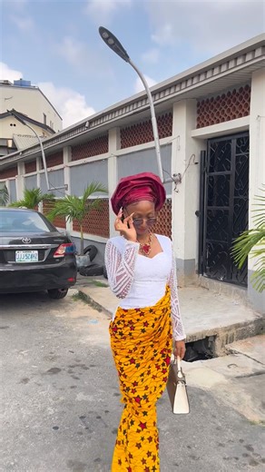 Jessy 🦋 on Instagram: "Built by love, strengthened by support, crowned by achievements. Sisters doing life together 🤍✨ 1st @duktorloveth 2nd @moh_couture 3rd @its_lucys_lifestyle 4th @jessy_de_gwinne_ 5th @audrey_eleazerr 6th @prisca_unfiltered #IgboGirls #UmuanyiIgbo #IgboCulture #IgboPride #sisters Did we eat?"