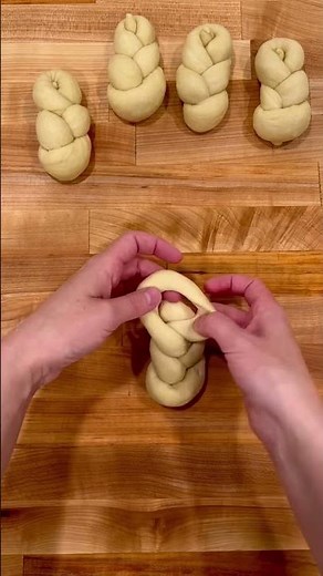 How to braid a challah roll. #kosher #baking #challah #bread