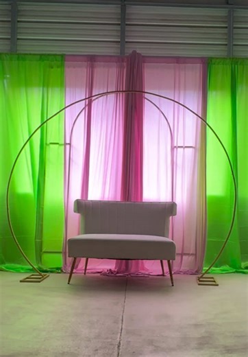 This metal arch stand is perfect for various occasions. It features circle and heart shapes, making it ideal for birthdays, friends gatherings, and ceremonies. 🎊 • The stand is suitable for outdoor lawn settings. It can be used as a balloon ring holder, adding a decorative touch to your event. 🌳