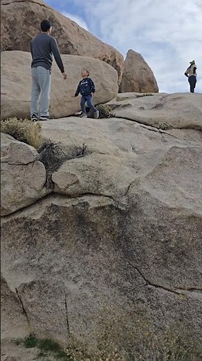 암벽등반 #등산 #엘에이 #산 #조슈아트리 #joshua#joshuatreenationalpark #국립공원 #암벽 #암벽등반 #la #미국여행 #풍선 #동방신기 #kpop