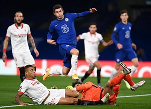 Sevilla goalkeeper praises Chelsea's attacking threats ahead of Champions League tie